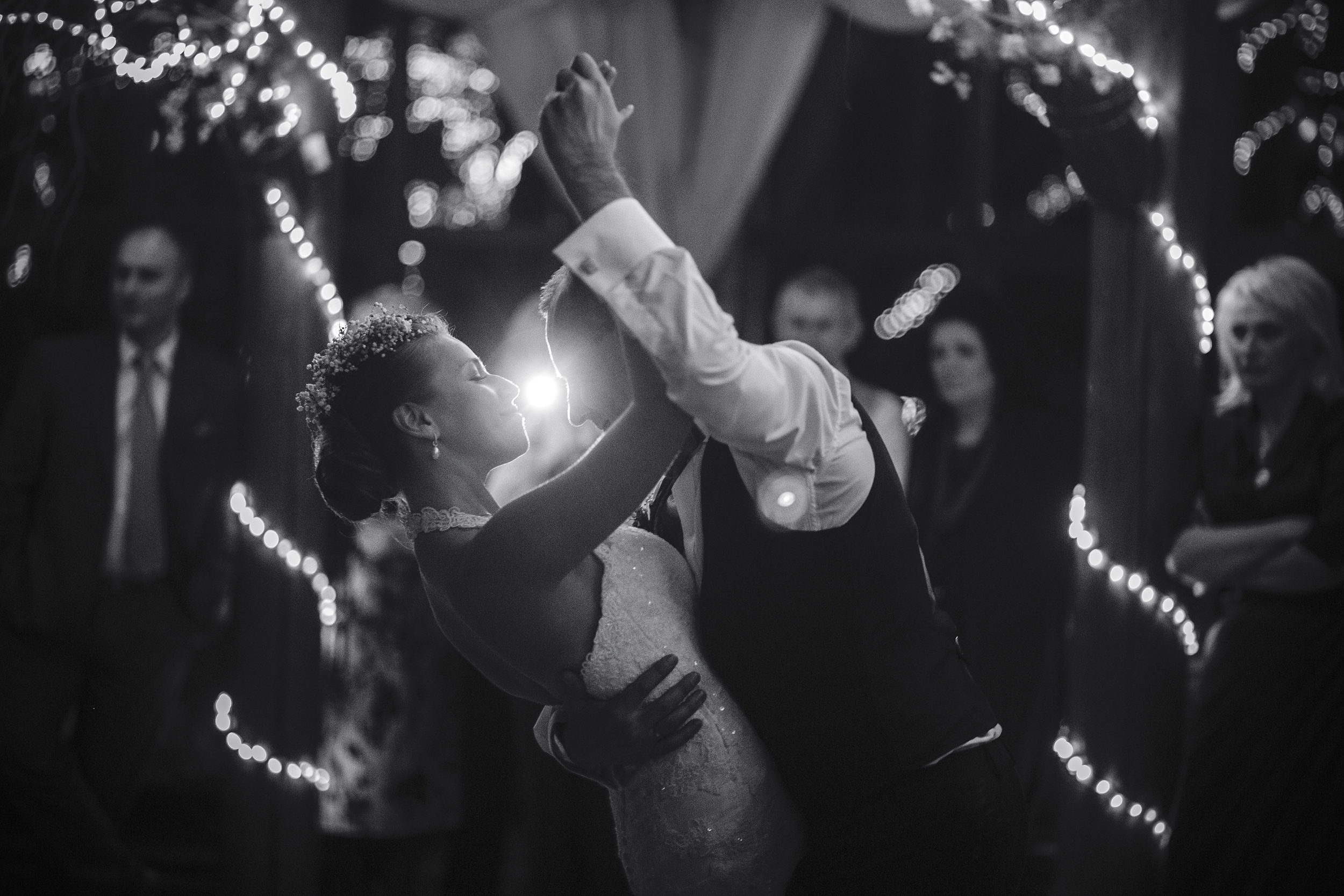 Danse jeune couple nouveau mariés photo de mariage toulouse bcvl paris